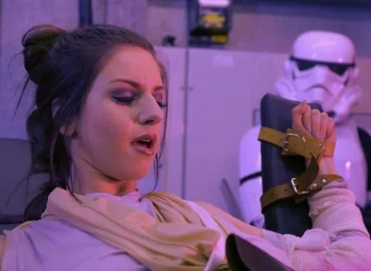 Các nhân vật trong Star Wars chén nhau ngay giữa cuộc chiến