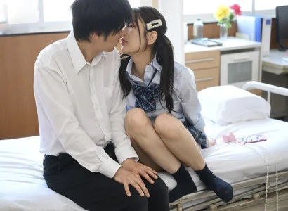 Gã nam sinh yếu đuối bị địt bởi khoa khôi giữa lớp
