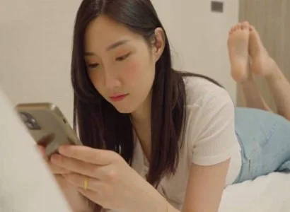 Bà vợ vụng trộm cùng anh nhân viên giao hàng