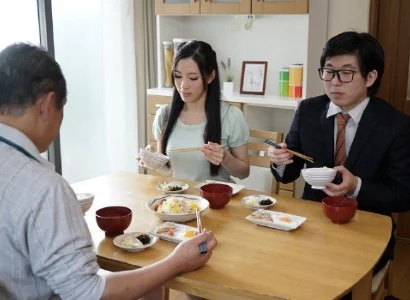 Con dâu banh vùng kín ra cho bố chồng quan hệ